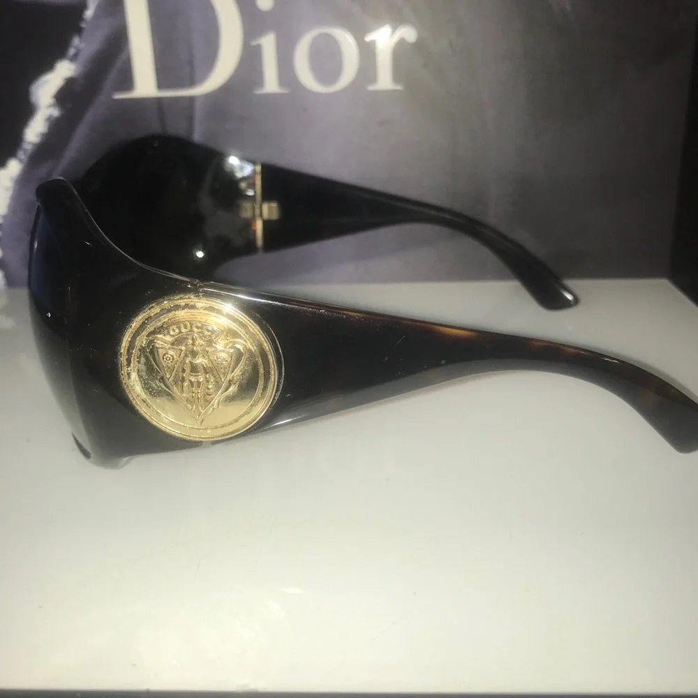 Vintage Gucci sunglasses - Picture 5 of 6